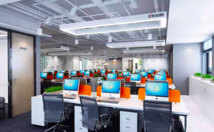 “橙红色”点缀整个办公空间，在市南办公空间设计中感受工作带来的乐趣